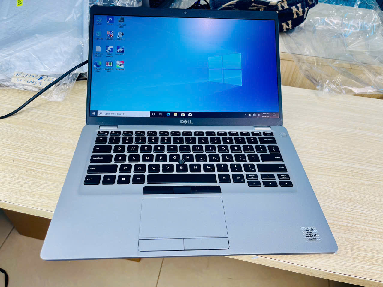 Hình ảnh Dell Latitude 5410 Laptop, Intel Core i5-10310U, 8GB RAM, 256GB SSD,14.0 Inch FHD, Win10